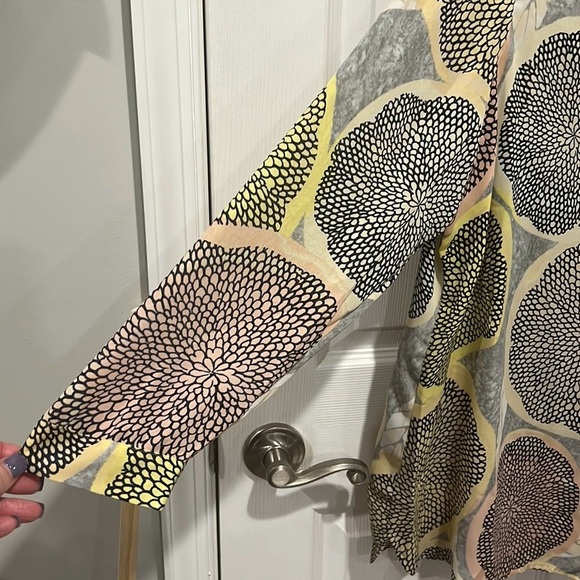 Nic + Zoe multi colored v neck button down blouse size 1X - Picture 5 of 9